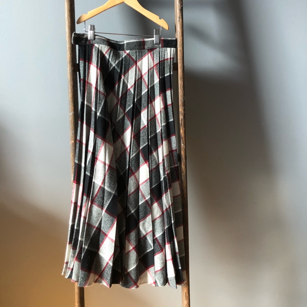 Cool Vintage plaid skirt!